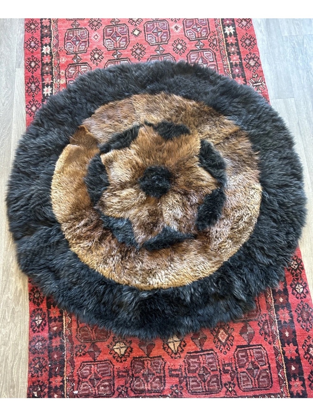 Vintage 1970’s Handmade Real Fur Patchwork Round Rug 50” Brown Black Lodge Decor - Picture 3 of 14